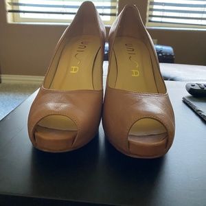 UNISA tan leather heels sz 9
